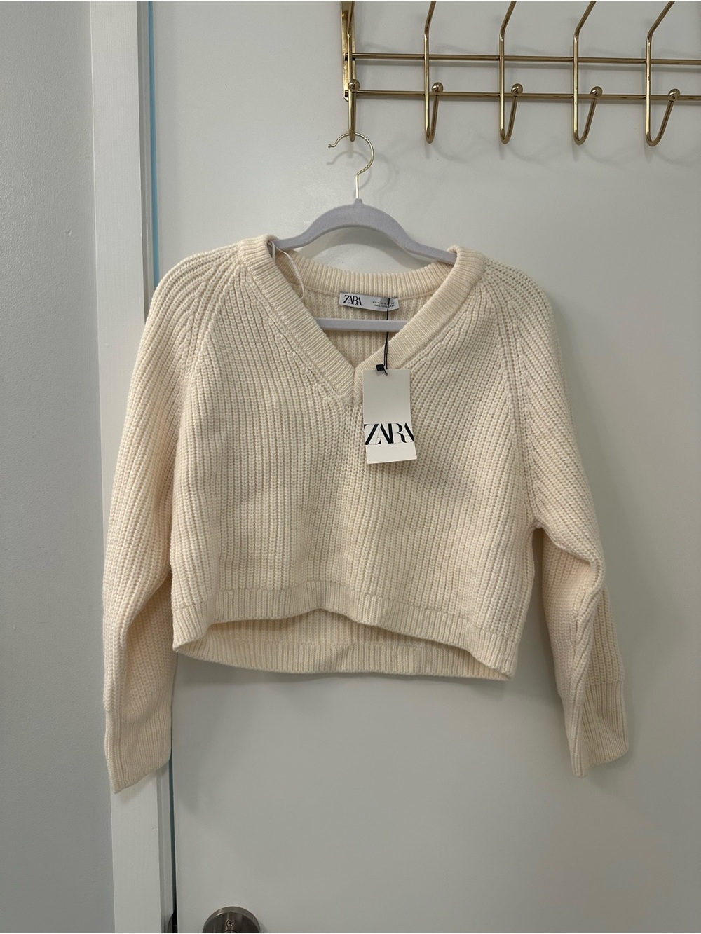 Zara Ivory V-Neck Ribbed Cropped Sweater